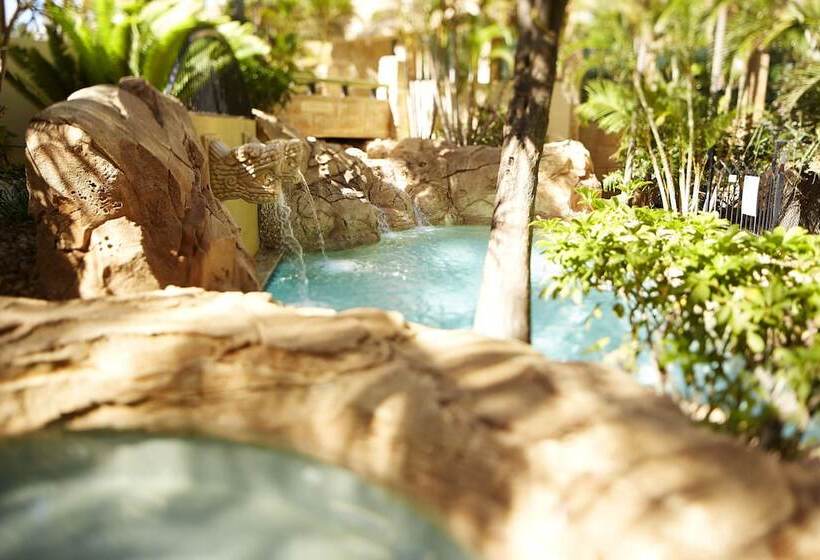 استراحتگاه Mantra Sun City