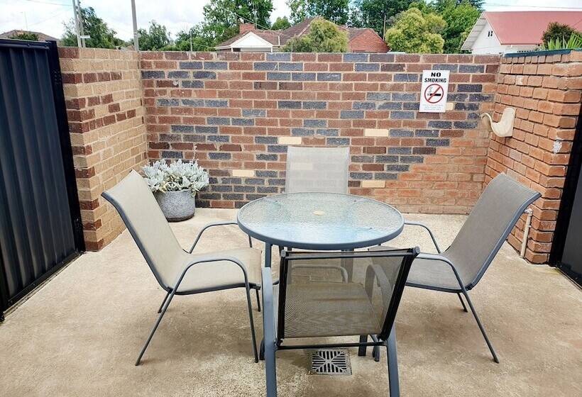 酒店 Addison Motor Inn