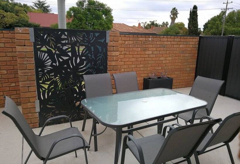 酒店 Addison Motor Inn