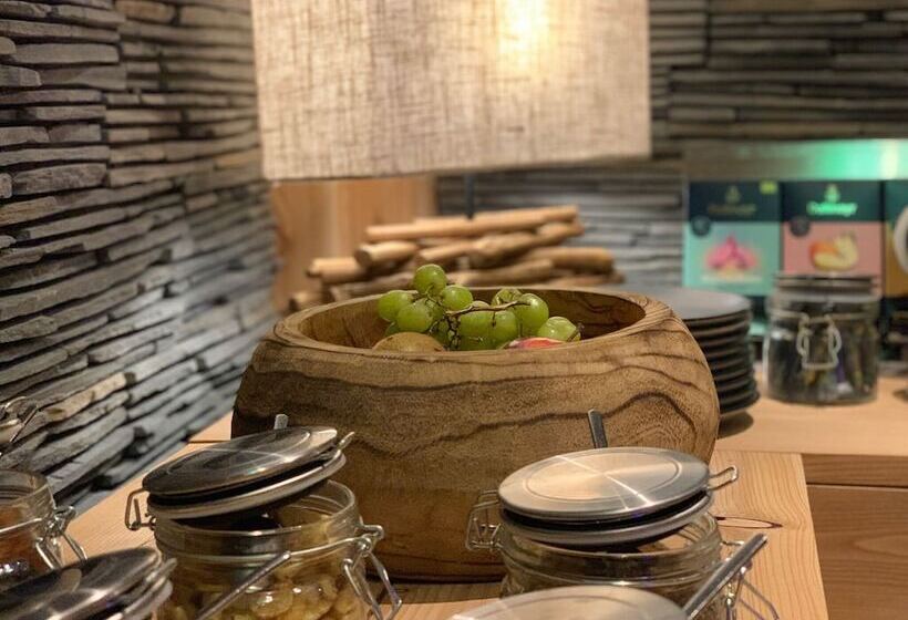 Отель Alexander