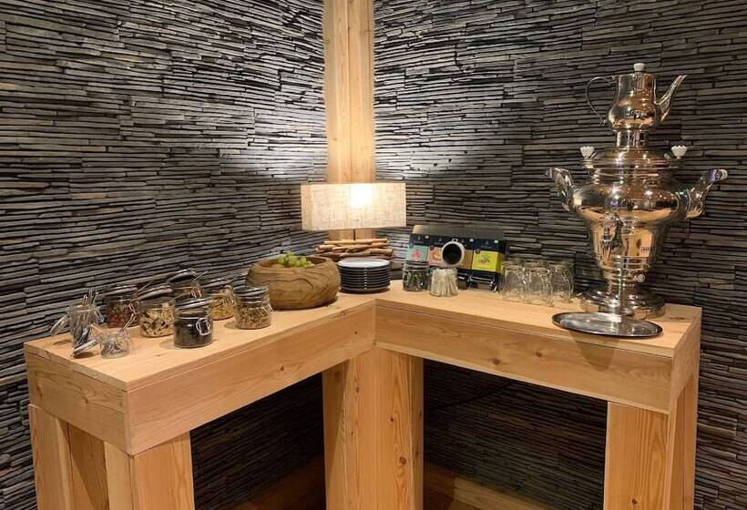 Отель Alexander