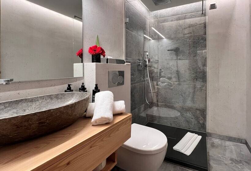 Отель Alexander