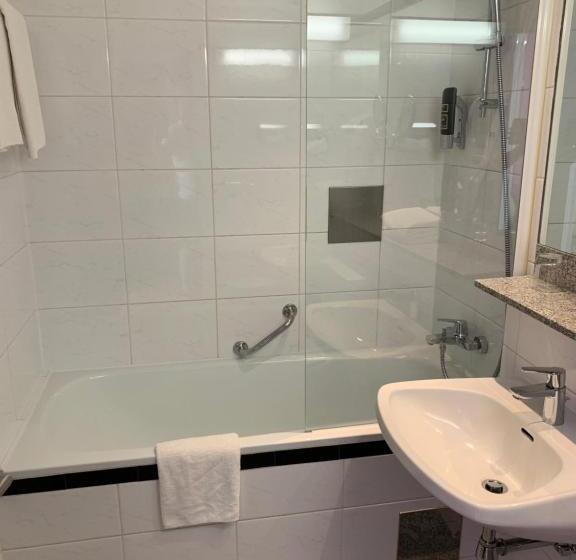 هتل Attaché Contactless