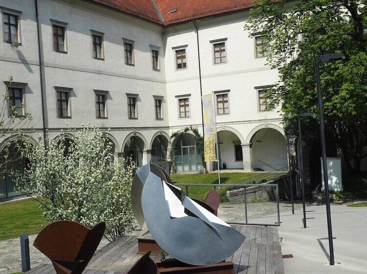 בית מלון כפרי Courtyard By Marriott Linz