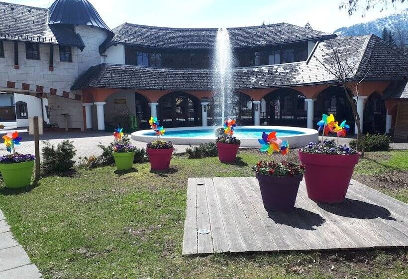 Family Hotel Schloss Rosenegg