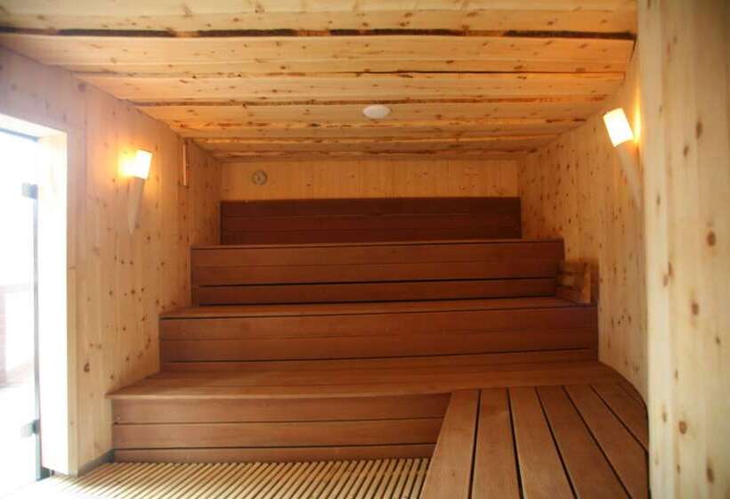 Family Hotel Schloss Rosenegg