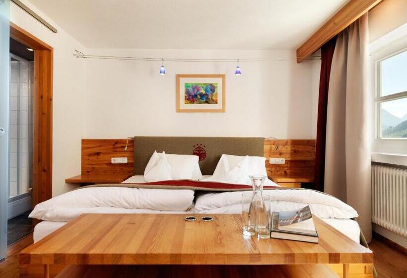 Отель Goldener Adler Im Sommer Silvretta Card Premium Inkludiert