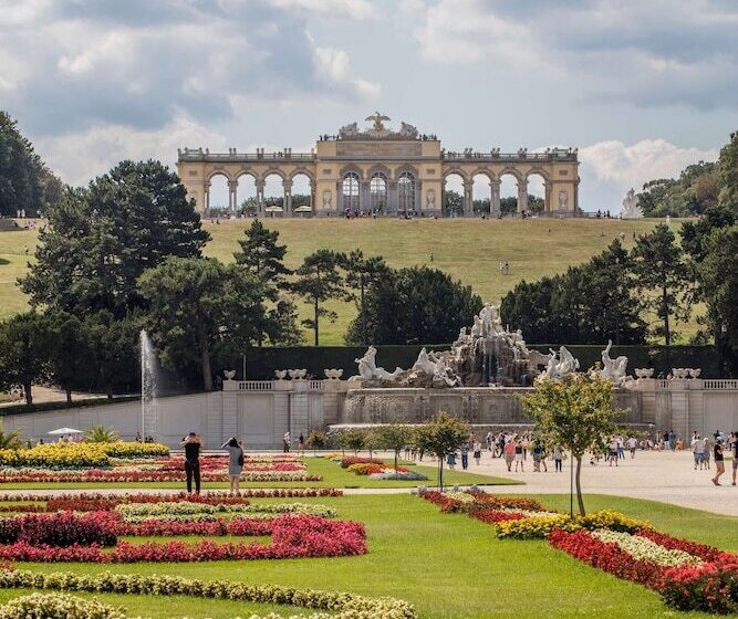 هتل Hilton Vienna Plaza