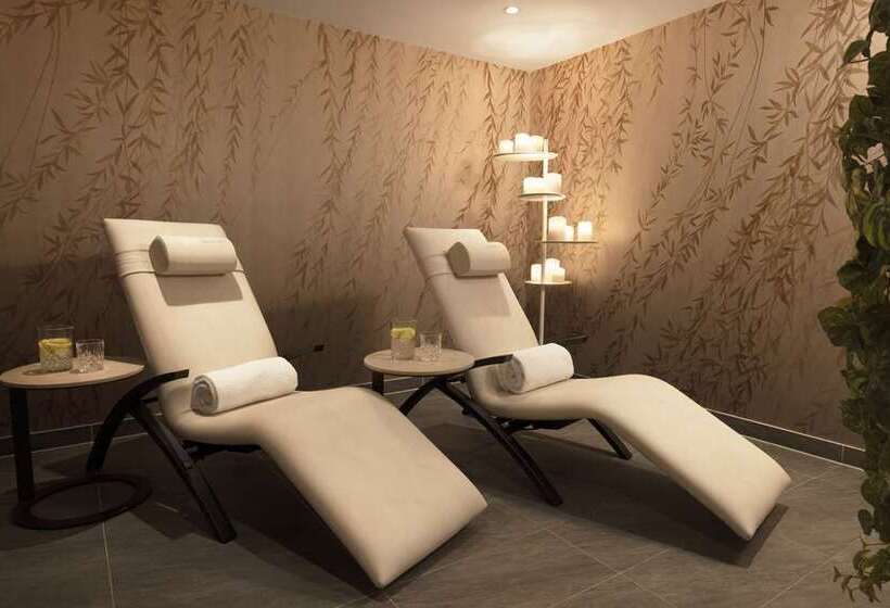 هتل Hilton Vienna Plaza