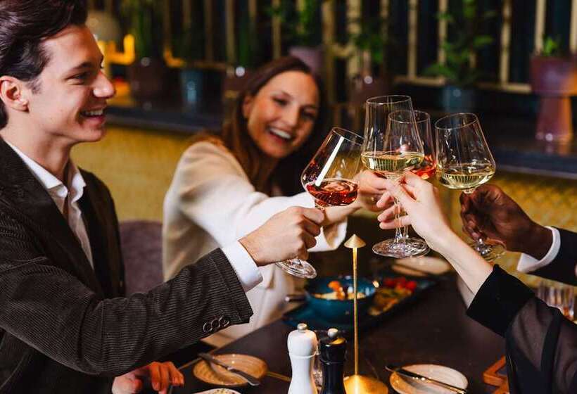 هتل Hilton Vienna Plaza