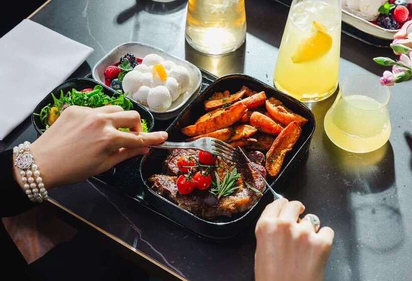 هتل Hilton Vienna Plaza