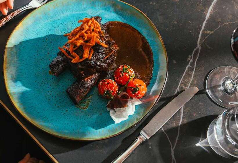 هتل Hilton Vienna Plaza