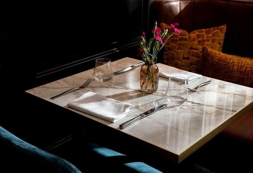 هتل Hilton Vienna Plaza