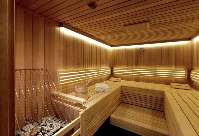 هتل Hilton Vienna Plaza