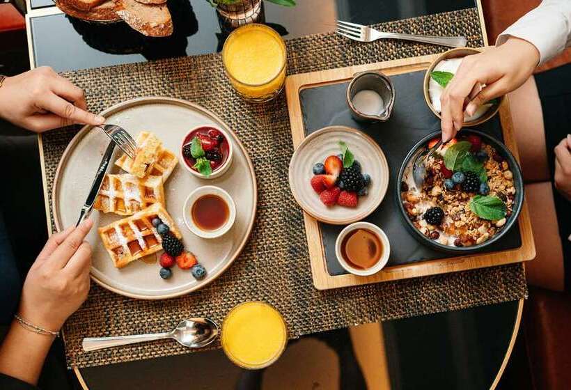 هتل Hilton Vienna Plaza