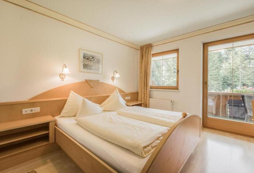 Отель Landhaus Kristall