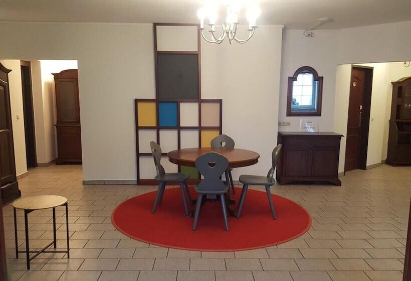 هتل Mama Muh Self Check In