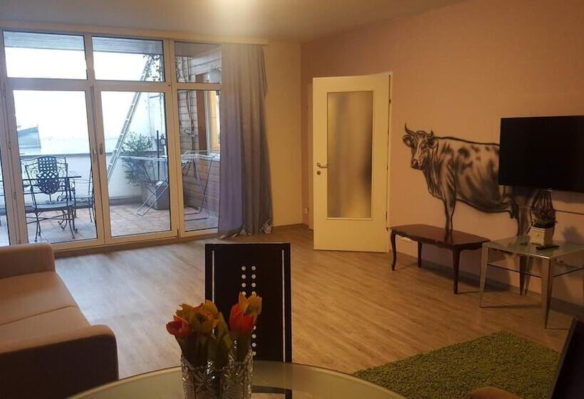 هتل Mama Muh Self Check In