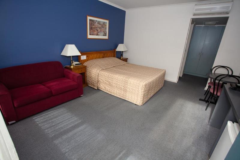 The River Boat Hotel   Echuca