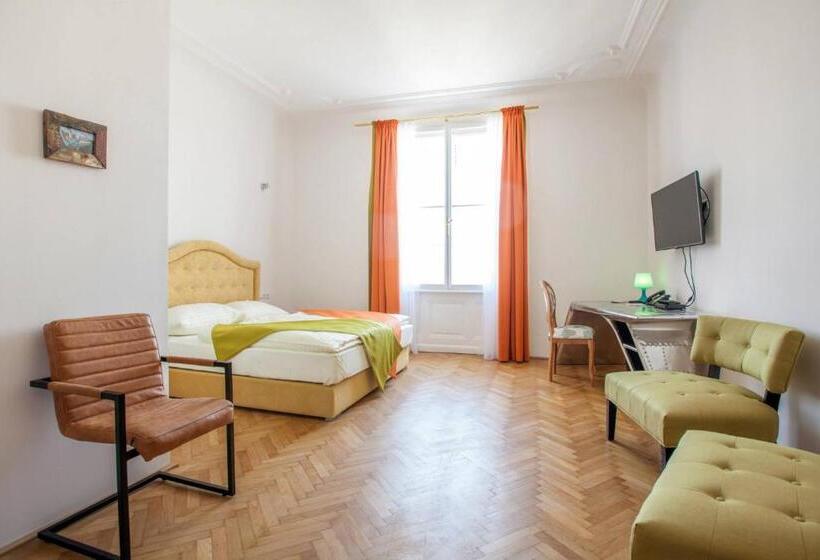 هتل Pension Museum