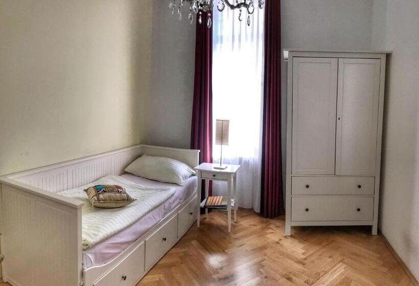 هتل Pension Museum