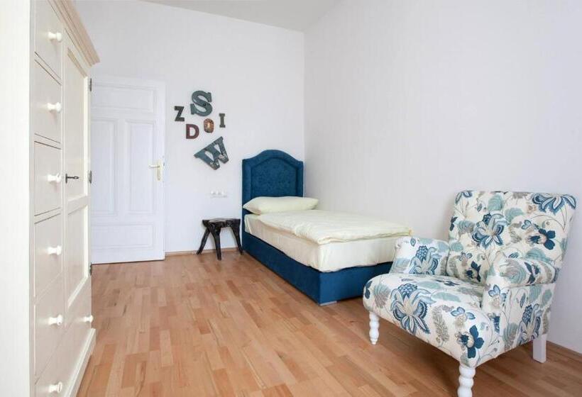 هتل Pension Museum