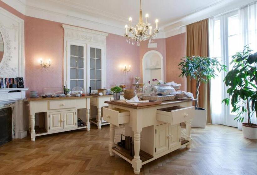 هتل Pension Museum