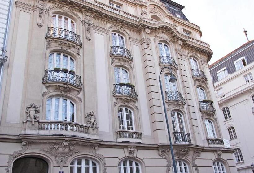 هتل Pension Museum