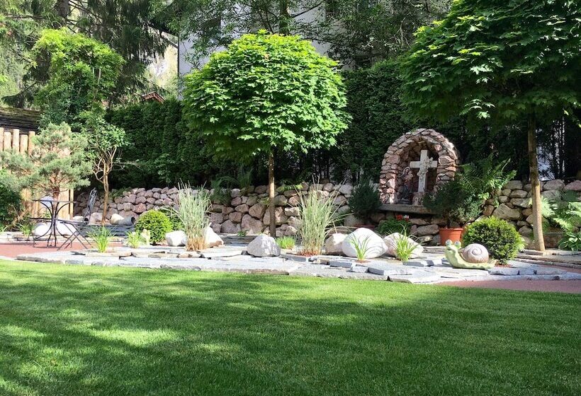 Отель Pramstraller