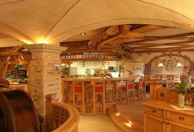 Отель Pramstraller