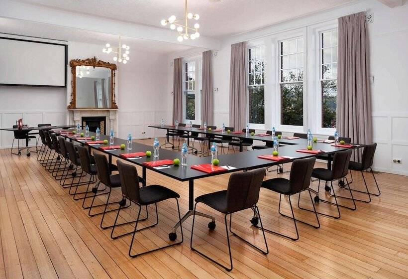 Отель Rydges Hobart