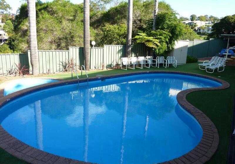 בית מלון כפרי Sapphire Waters Motor Inn