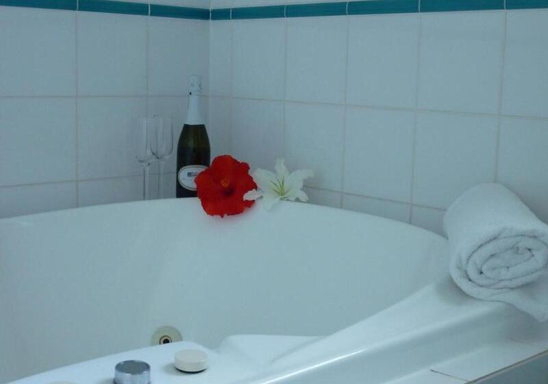 فندق Sapphire Waters Motor Inn