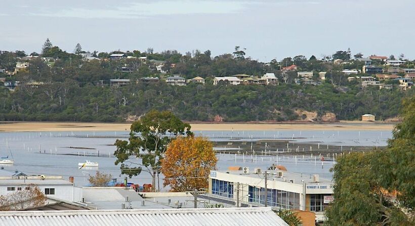 בית מלון כפרי Sapphire Waters Motor Inn