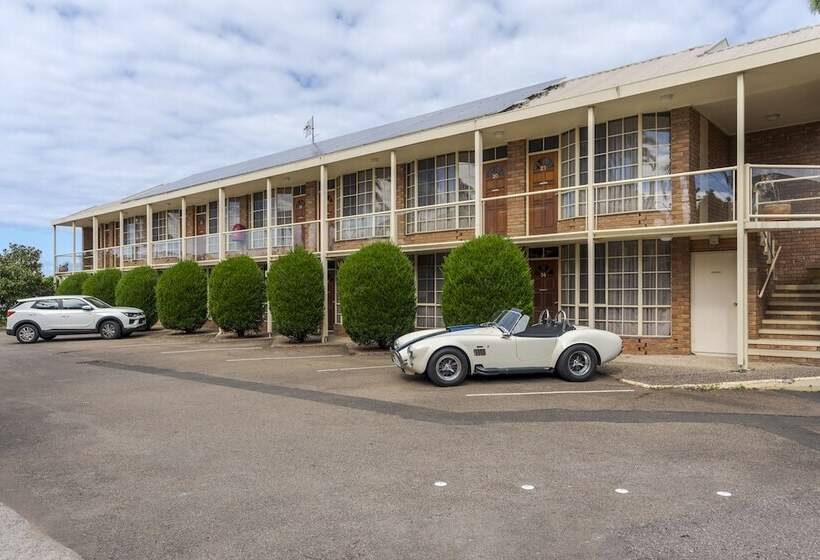 בית מלון כפרי Sapphire Waters Motor Inn