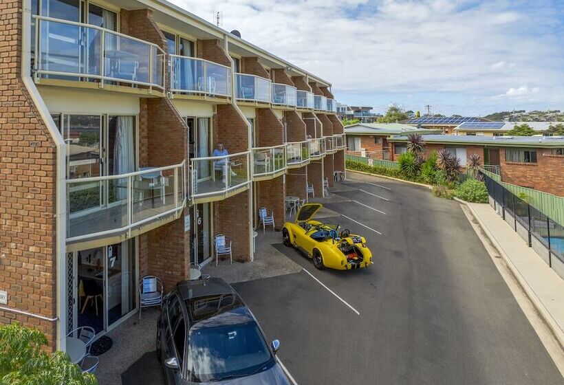 בית מלון כפרי Sapphire Waters Motor Inn