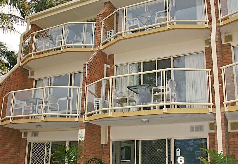 בית מלון כפרי Sapphire Waters Motor Inn