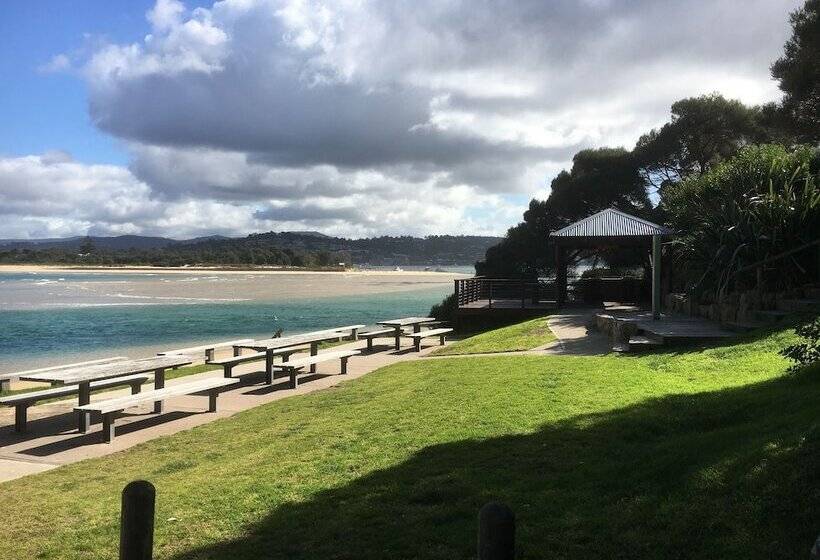 בית מלון כפרי Sapphire Waters Motor Inn