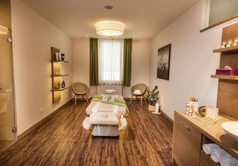 酒店 österreichischer Hof Im Bademantel Direkt In Die Alpentherme