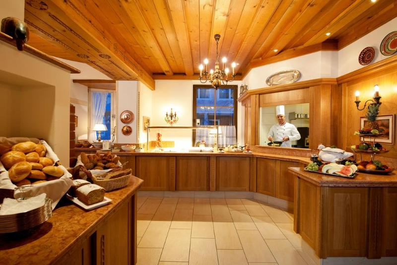 酒店 österreichischer Hof Im Bademantel Direkt In Die Alpentherme