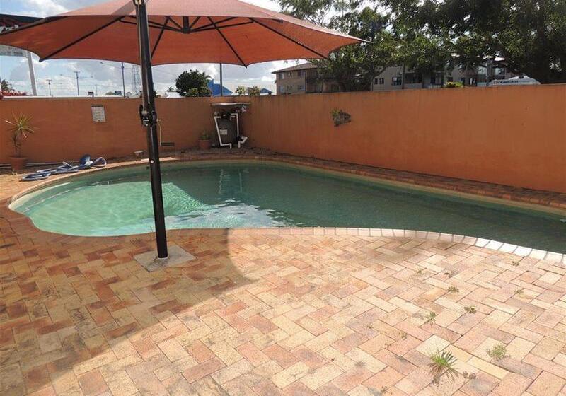 هتل Sugar Country Motor Inn