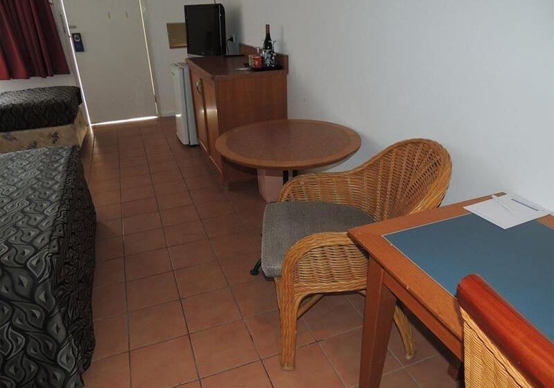 هتل Sugar Country Motor Inn