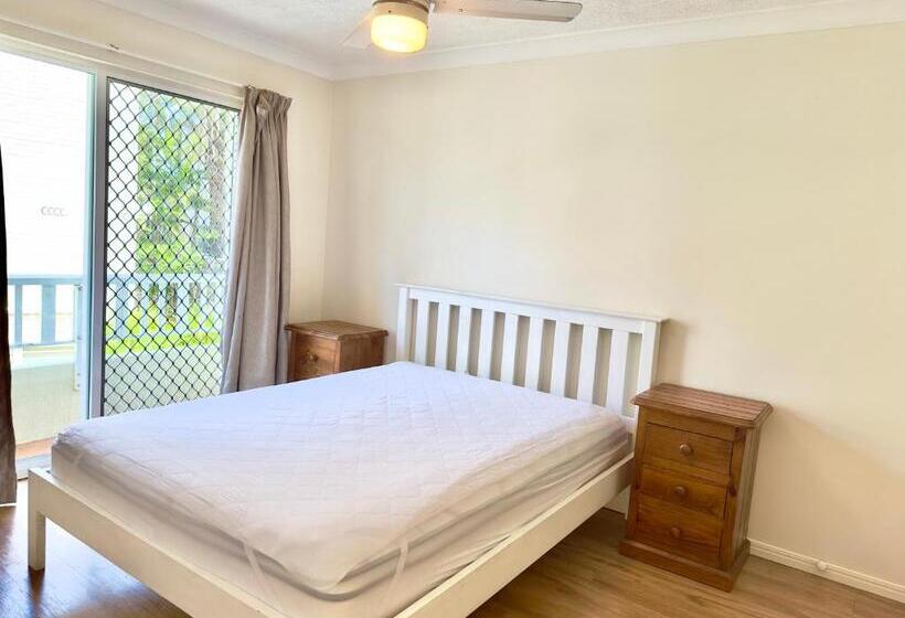 هتل Surfers Tradewinds