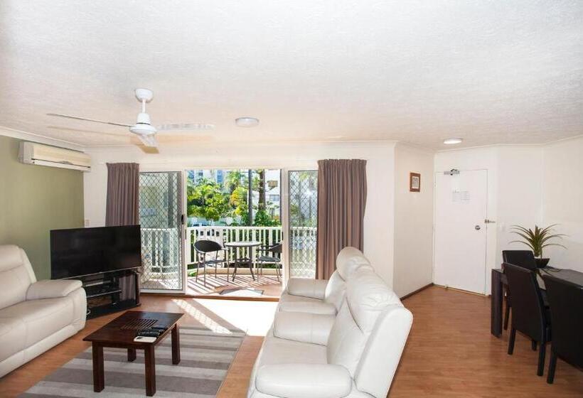 هتل Surfers Tradewinds