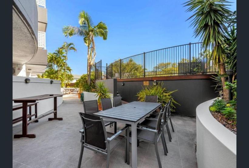 هتل The Wellington Apartment