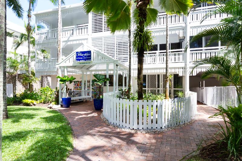ホテル The White House Port Douglas