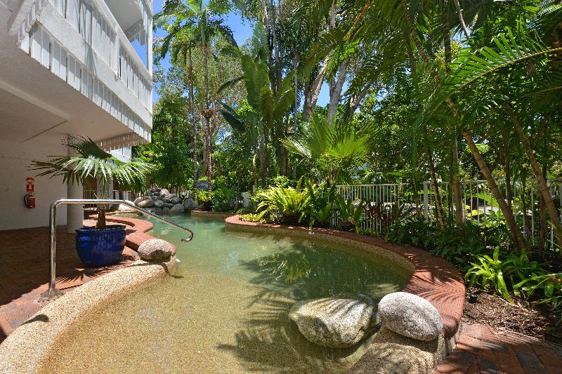 ホテル The White House Port Douglas