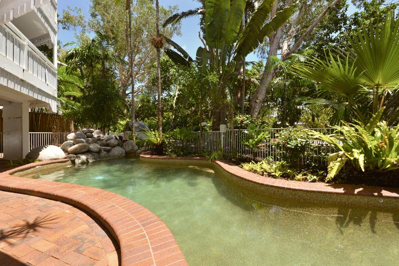 ホテル The White House Port Douglas