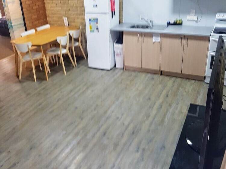 호텔 Tropicana Motor Inn