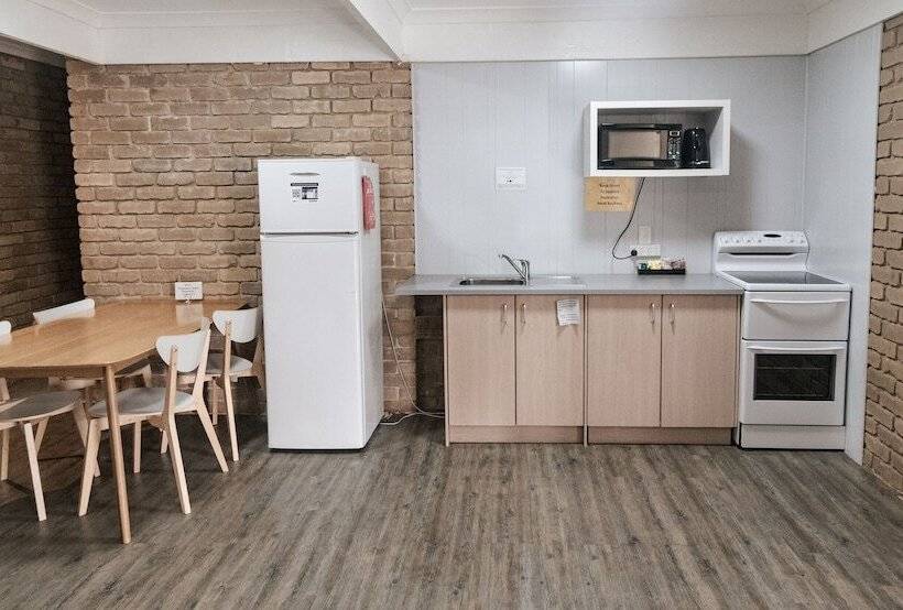 호텔 Tropicana Motor Inn